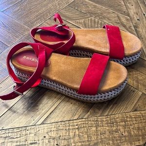 Women’s Bamboo Platform Sandals Red Strap Used